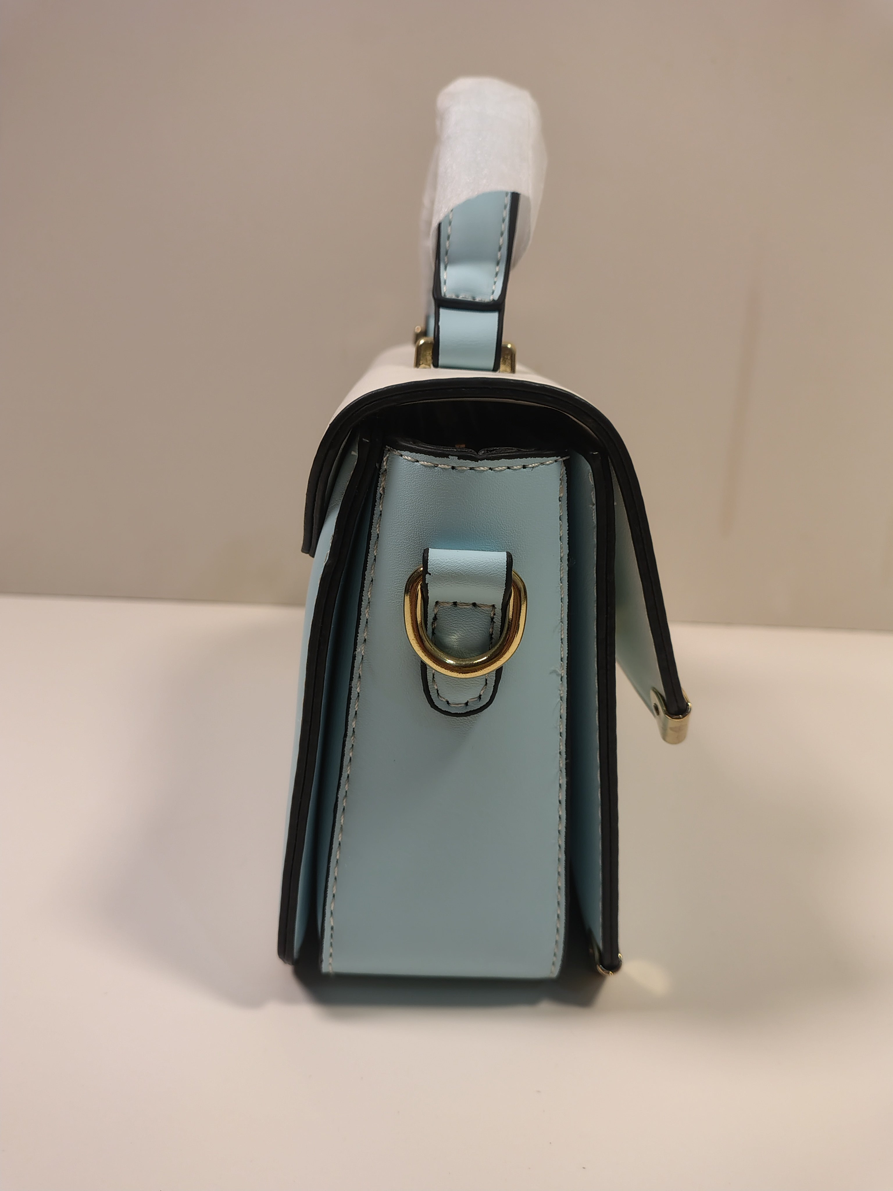 Two-Tone White & Sky Blue Handbag – Elegant Everyday Tote