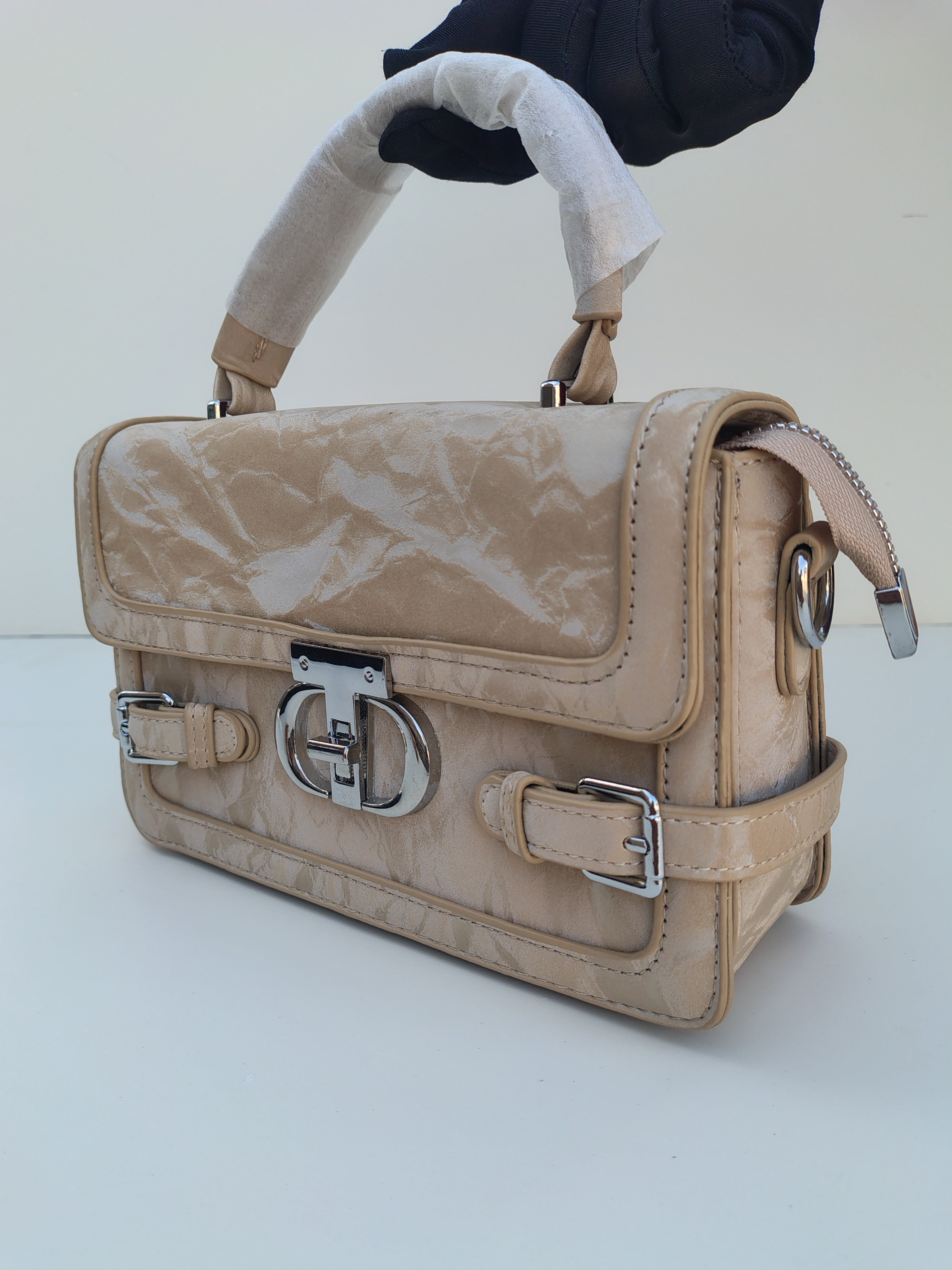 Beige Classic Buckle Handbag – Dual Strap with Metal Clasp