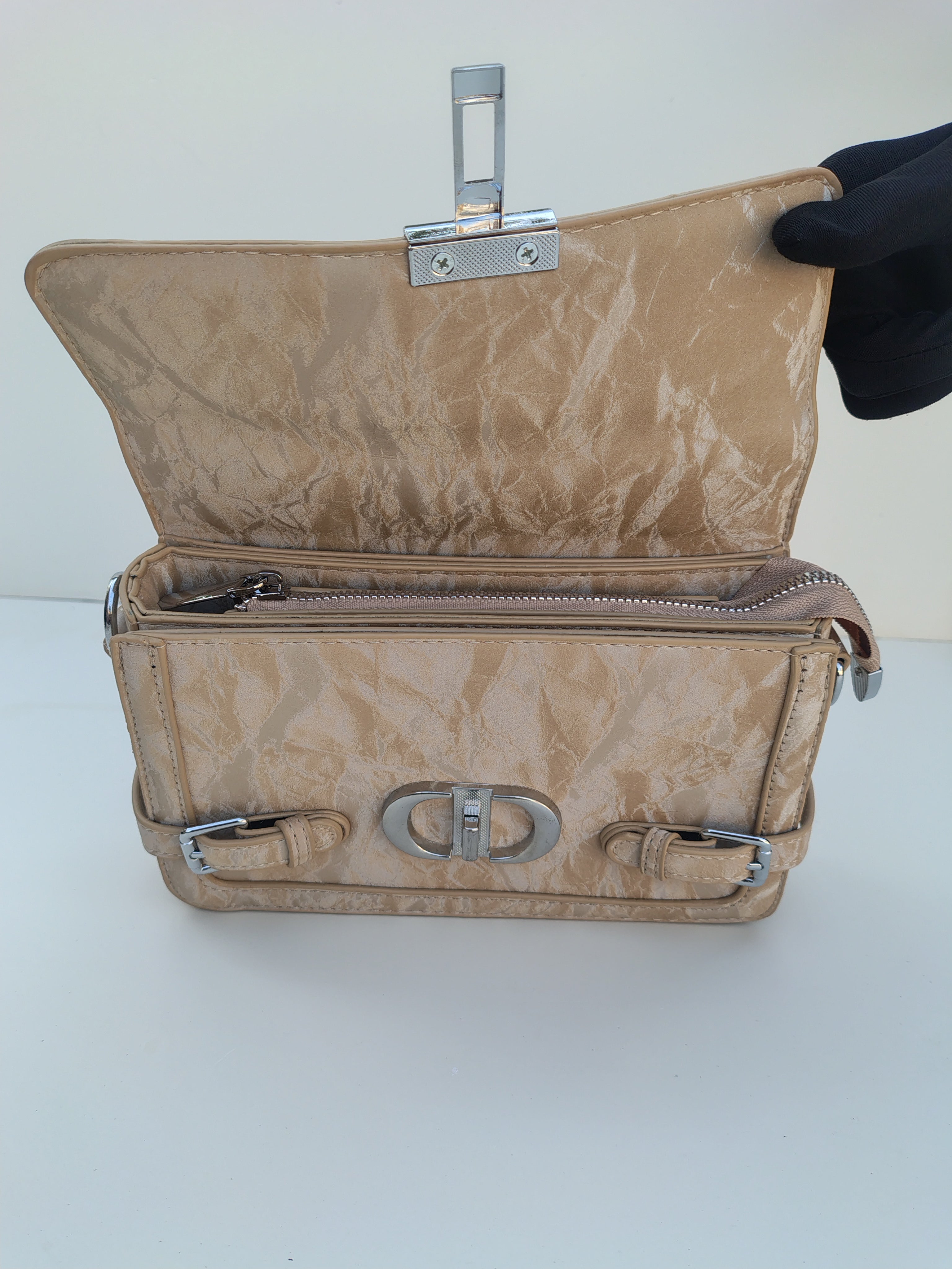 Beige Classic Buckle Handbag – Dual Strap with Metal Clasp