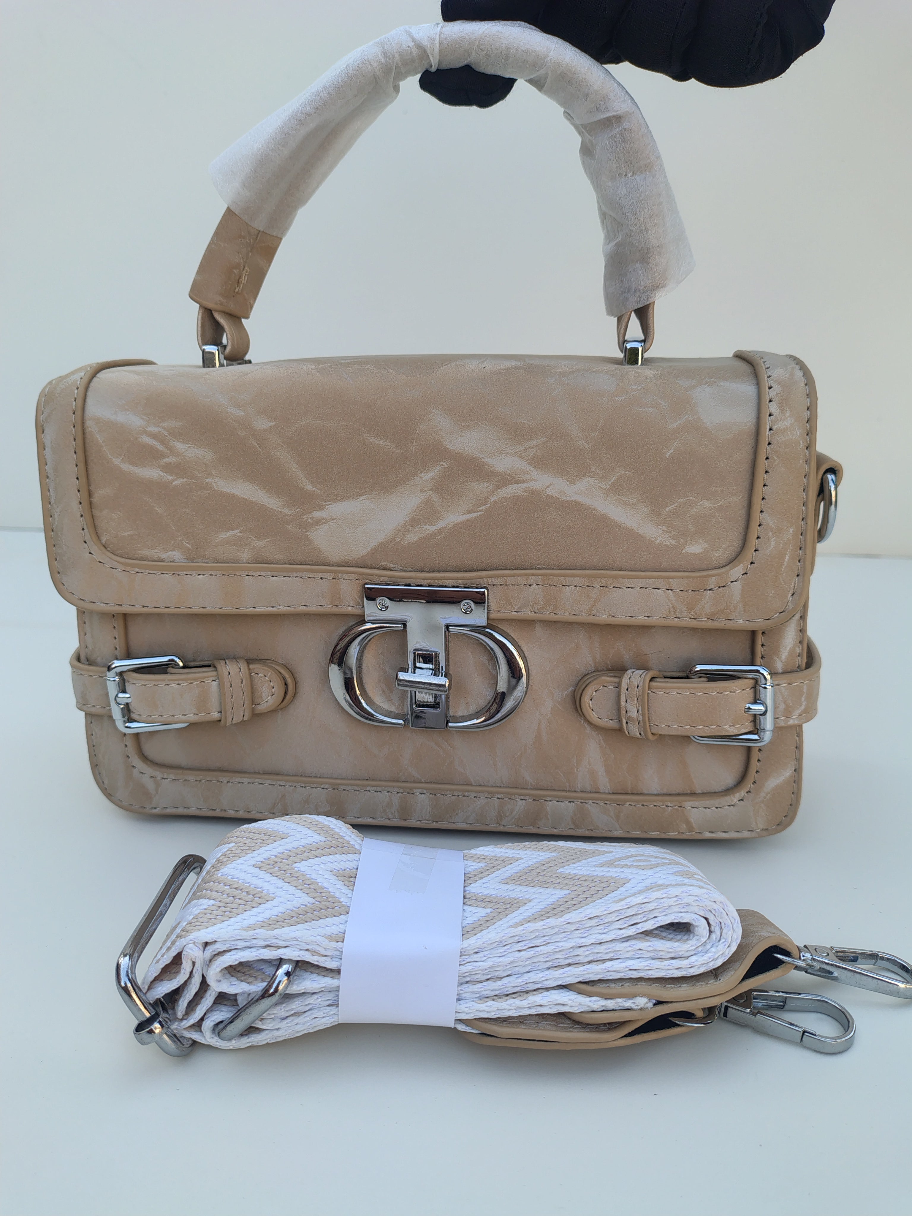 Beige Classic Buckle Handbag – Dual Strap with Metal Clasp