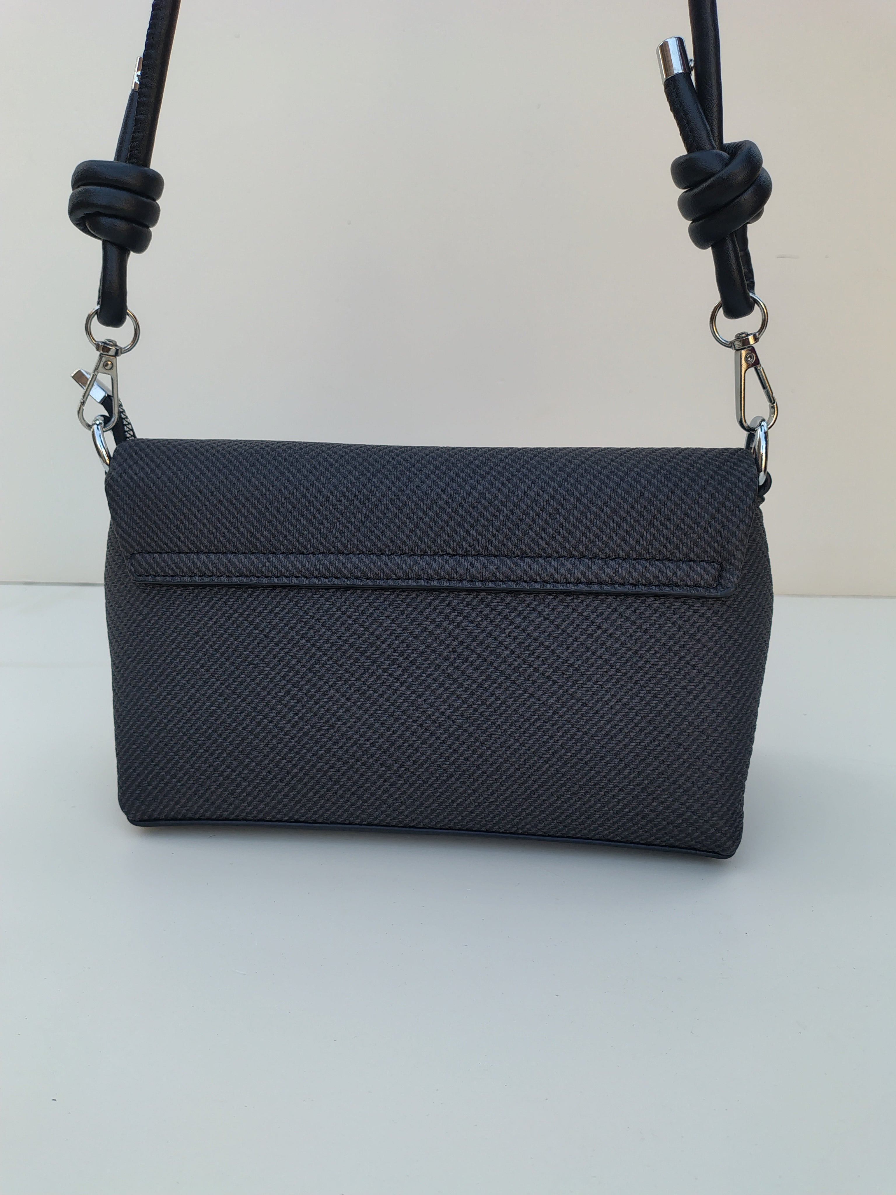 Black Textured Crossbody Bag – Modern Minimal Design
