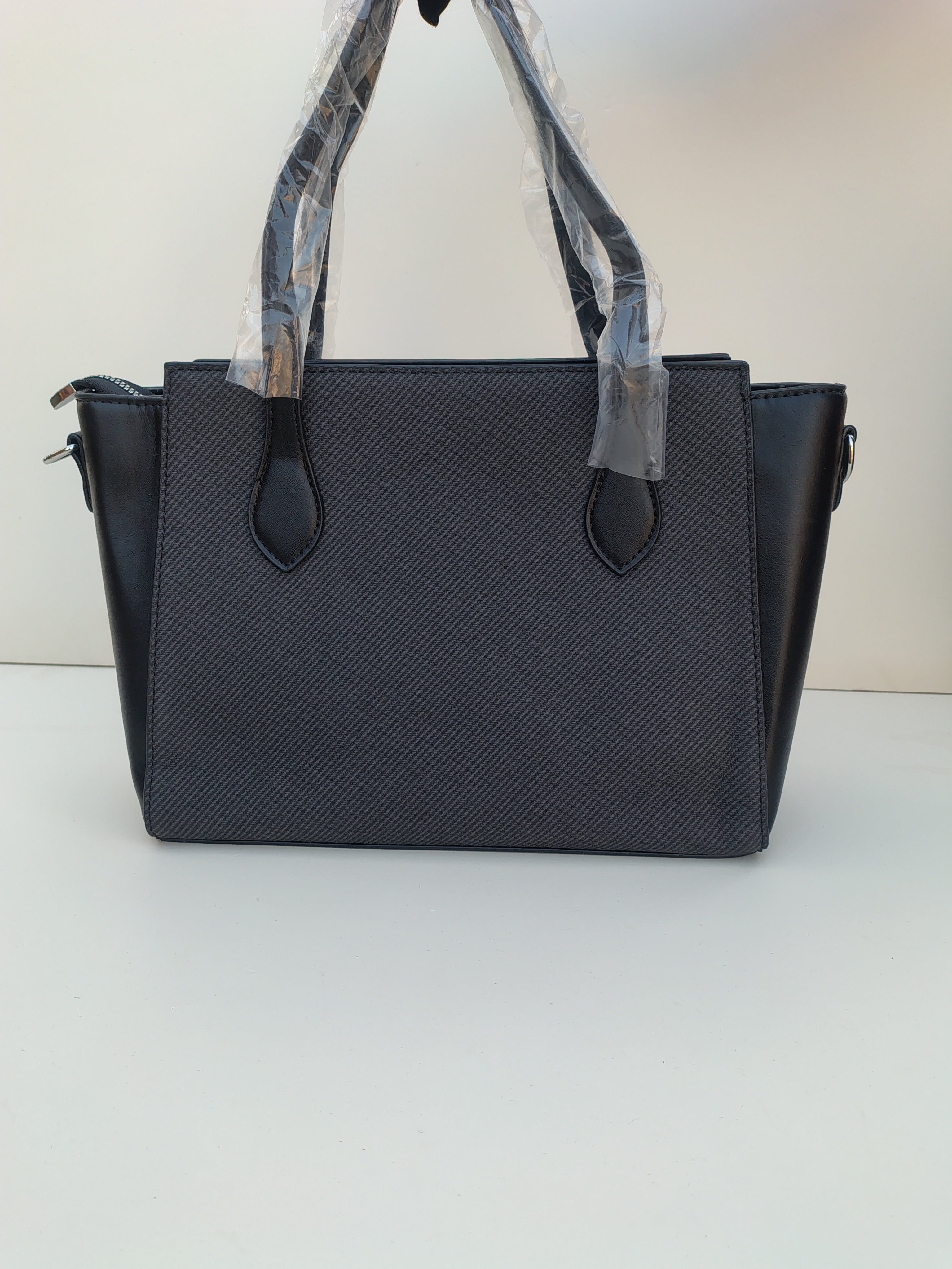 Black Textured Tote Bag with Mini Charm – Elegant Everyday Handbag