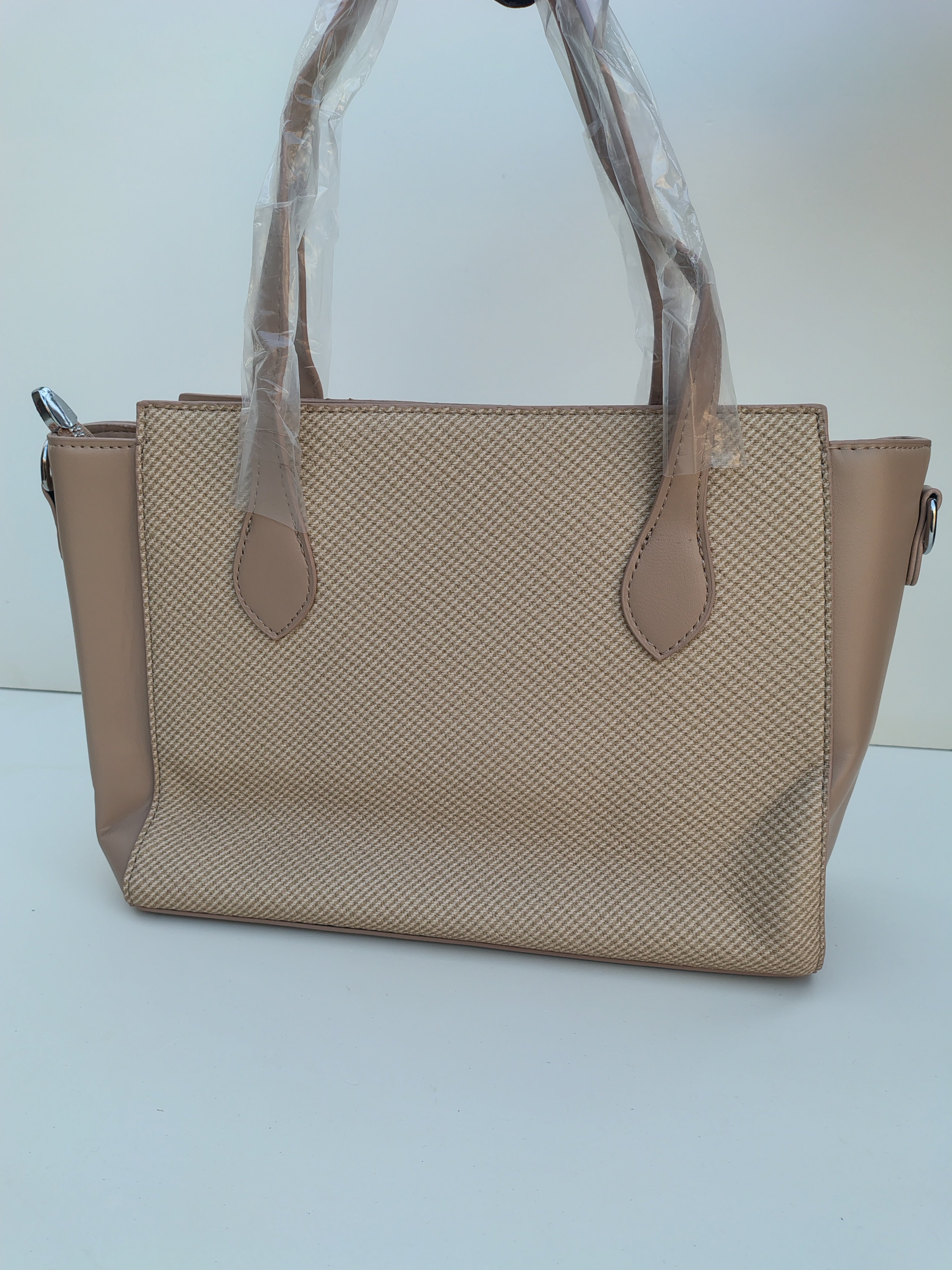 Beige Textured Tote Bag with Mini Charm – Elegant Neutral Handbag