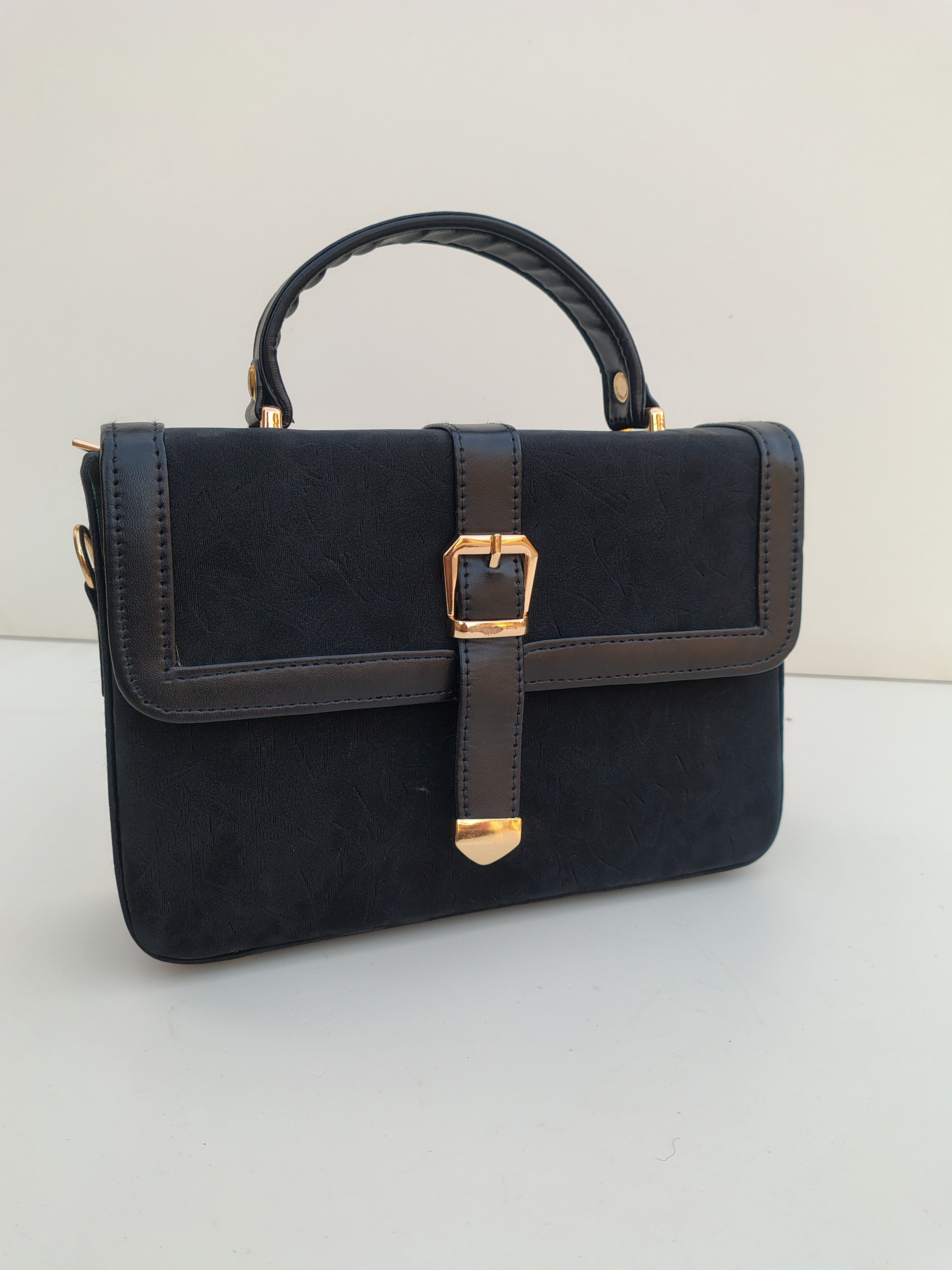 Black Structured Handbag with Gold Buckle – Classic Premium Purse