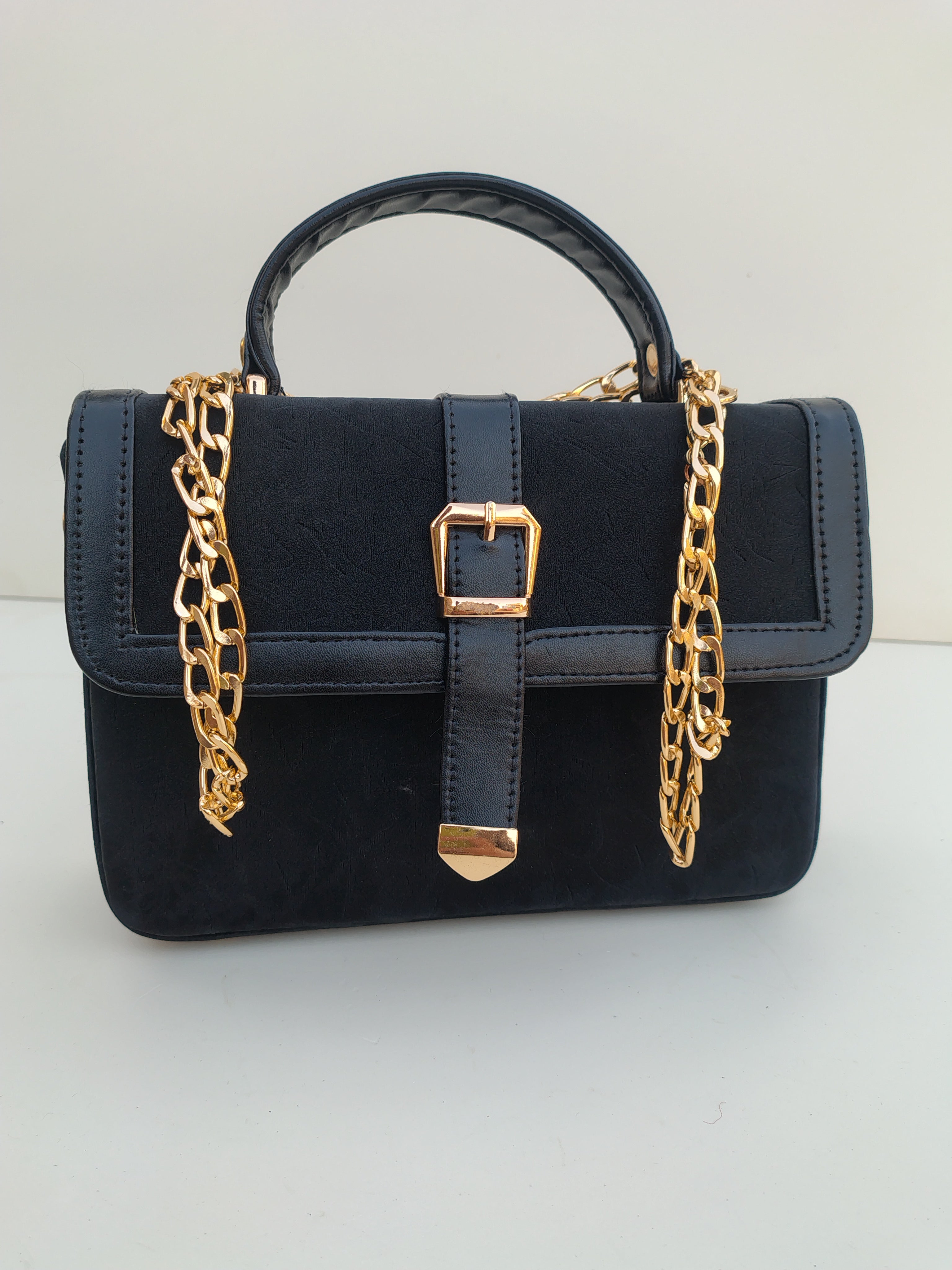 Black Structured Handbag with Gold Buckle – Classic Premium Purse