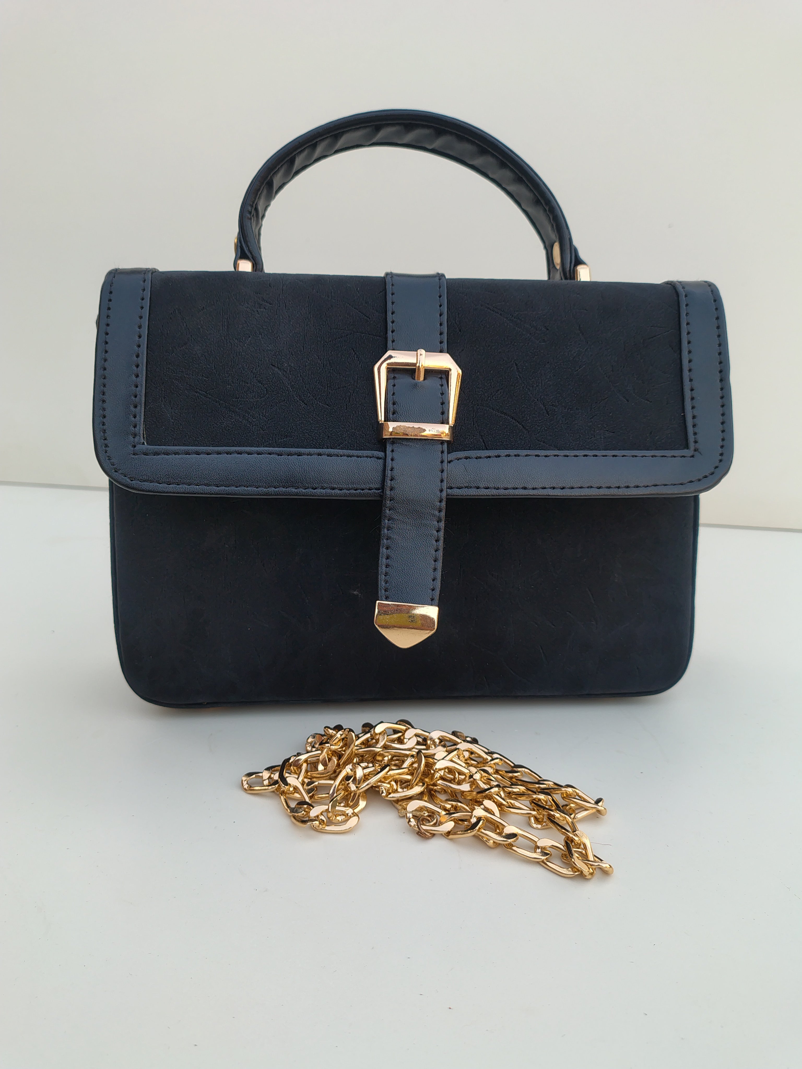 Black Structured Handbag with Gold Buckle – Classic Premium Purse