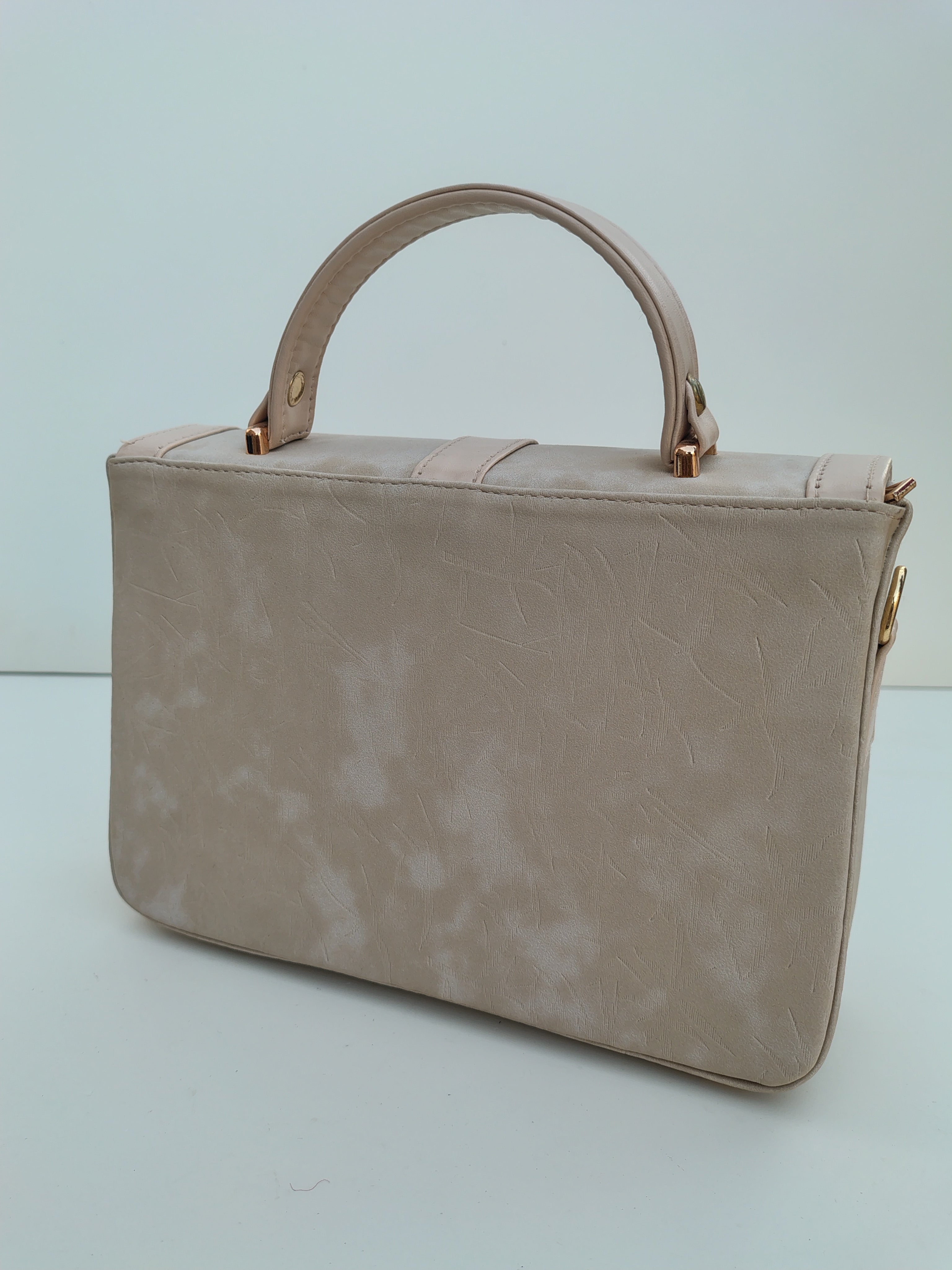 Beige Structured Handbag with Gold Buckle – Minimal Chic Purse