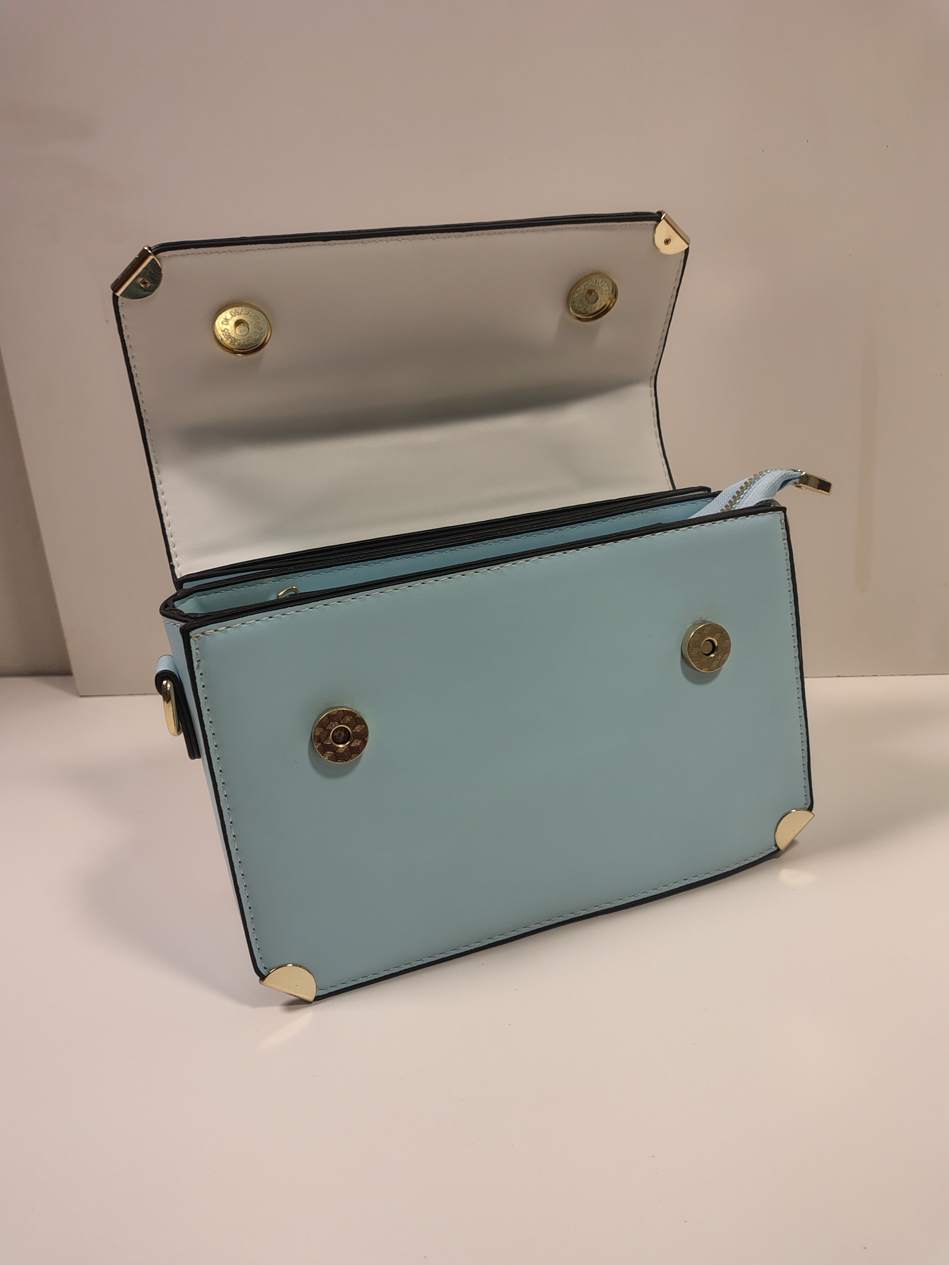 Two-Tone White & Sky Blue Handbag – Elegant Everyday Tote