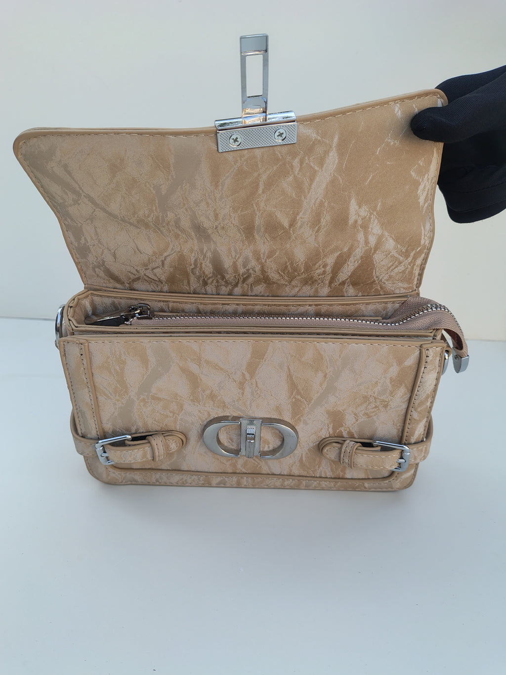 Beige Classic Buckle Handbag – Dual Strap with Metal Clasp