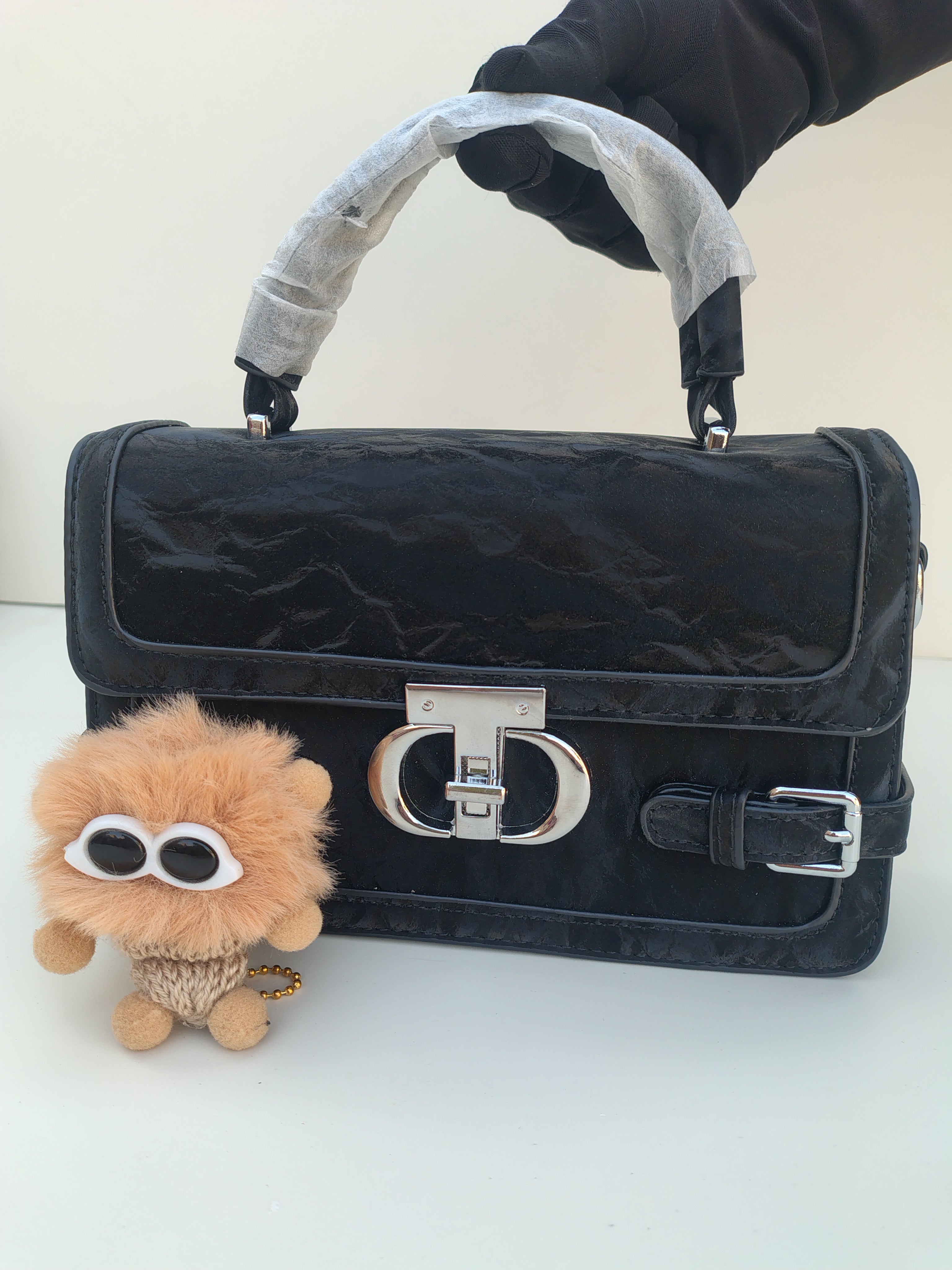 Black Luxe Buckle Handbag – Structured Design with Silver Accents