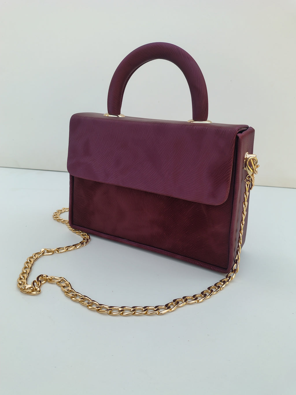 Wine Maroon Luxury Handbag – Gold Chain Evening Edition