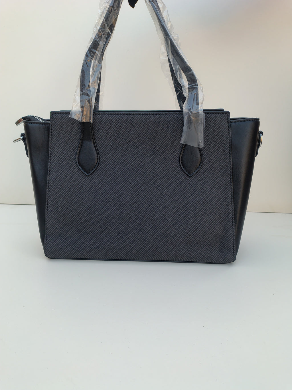 Black Textured Tote Bag with Mini Charm – Elegant Everyday Handbag