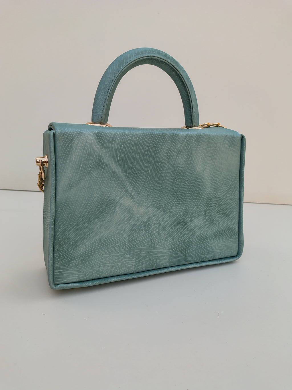 Mint Blue Luxury Handbag – Gold Chain Minimal Edition