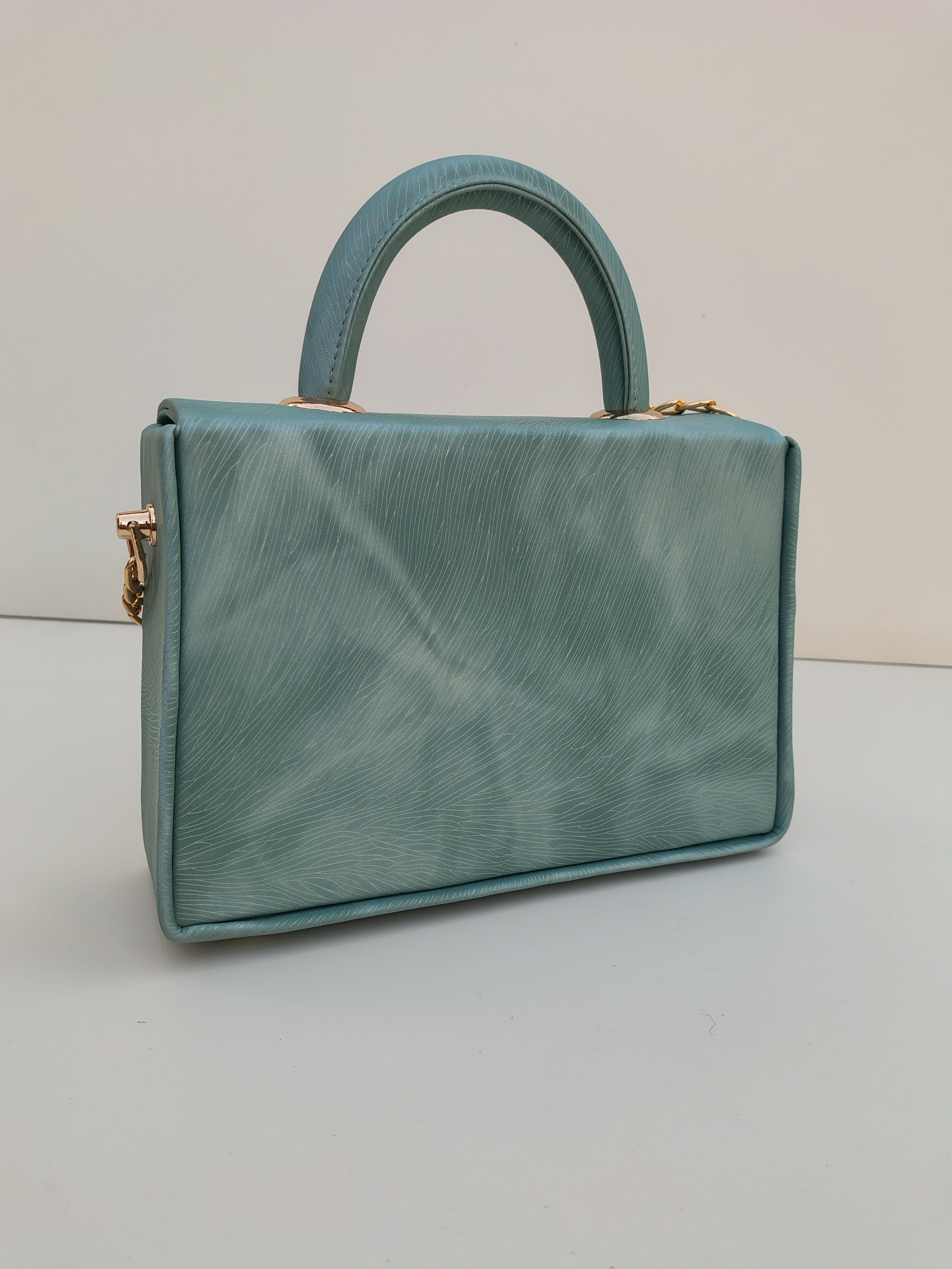 Mint Blue Luxury Handbag – Gold Chain Minimal Edition