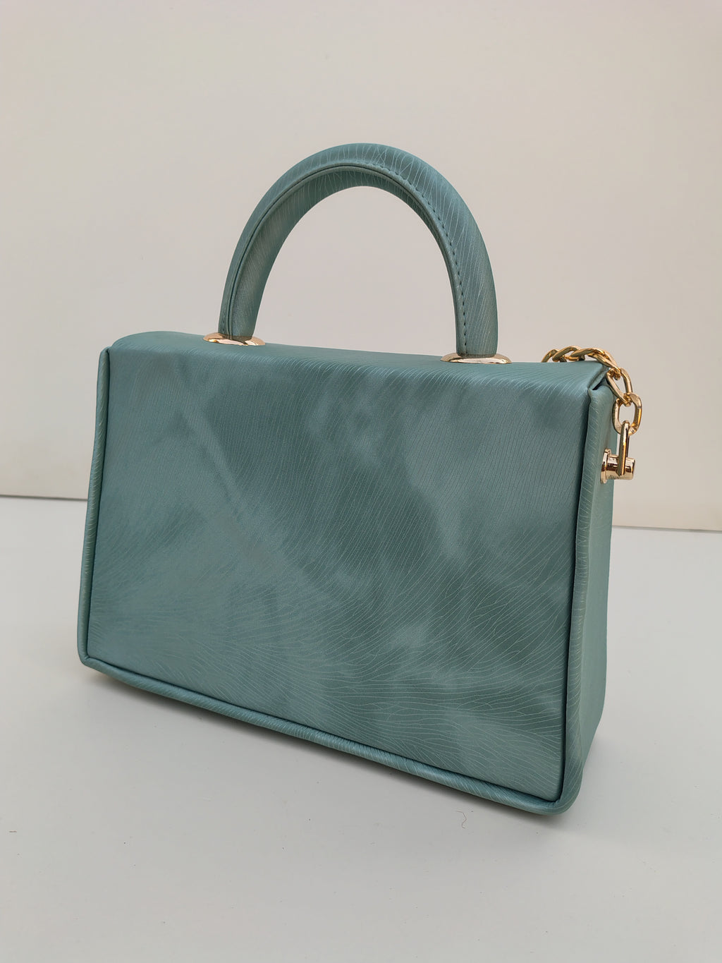 Mint Blue Luxury Handbag – Gold Chain Minimal Edition