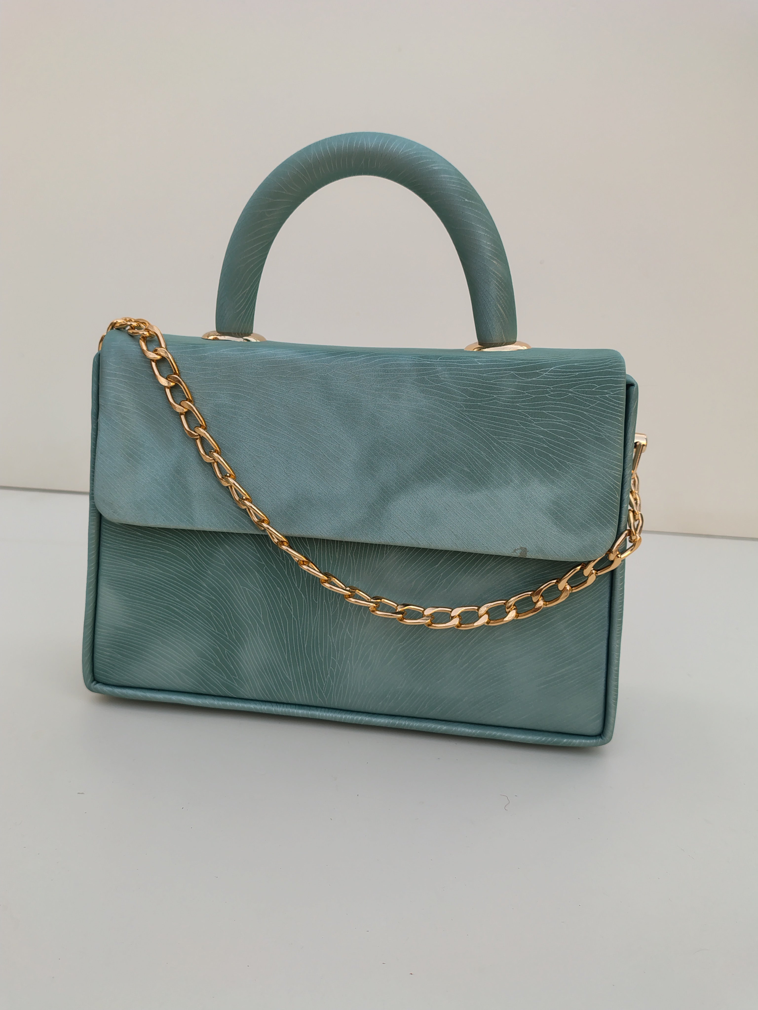Mint Blue Luxury Handbag – Gold Chain Minimal Edition