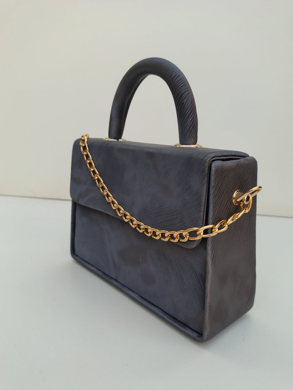 Charcoal Gray Luxury Handbag – Gold Chain Edition