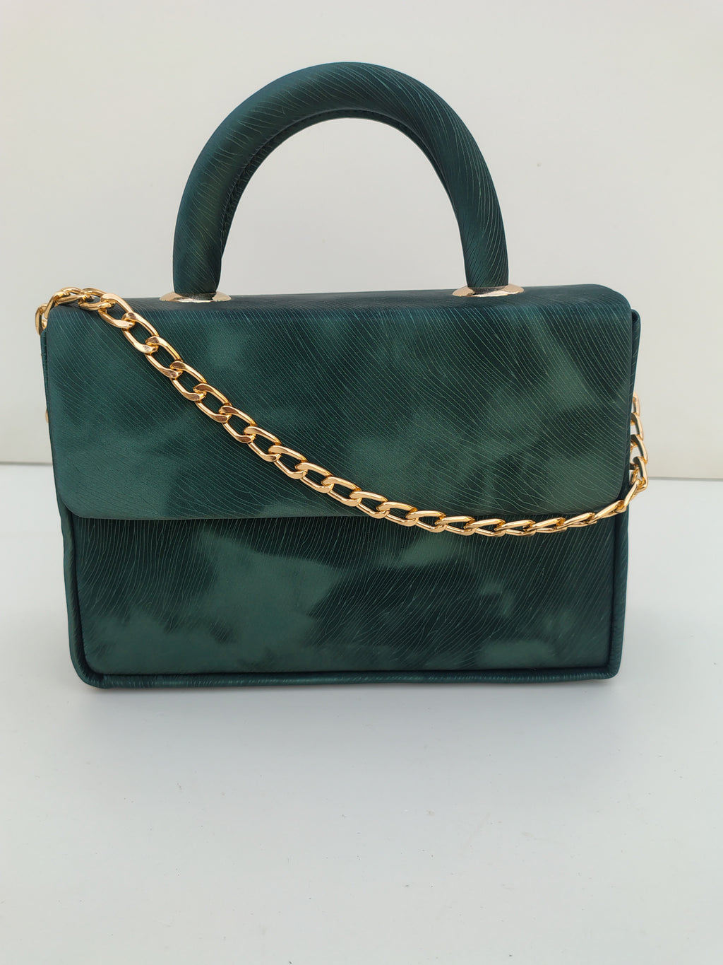 Emerald Green Luxury Handbag – Gold Chain Exclusive Edition