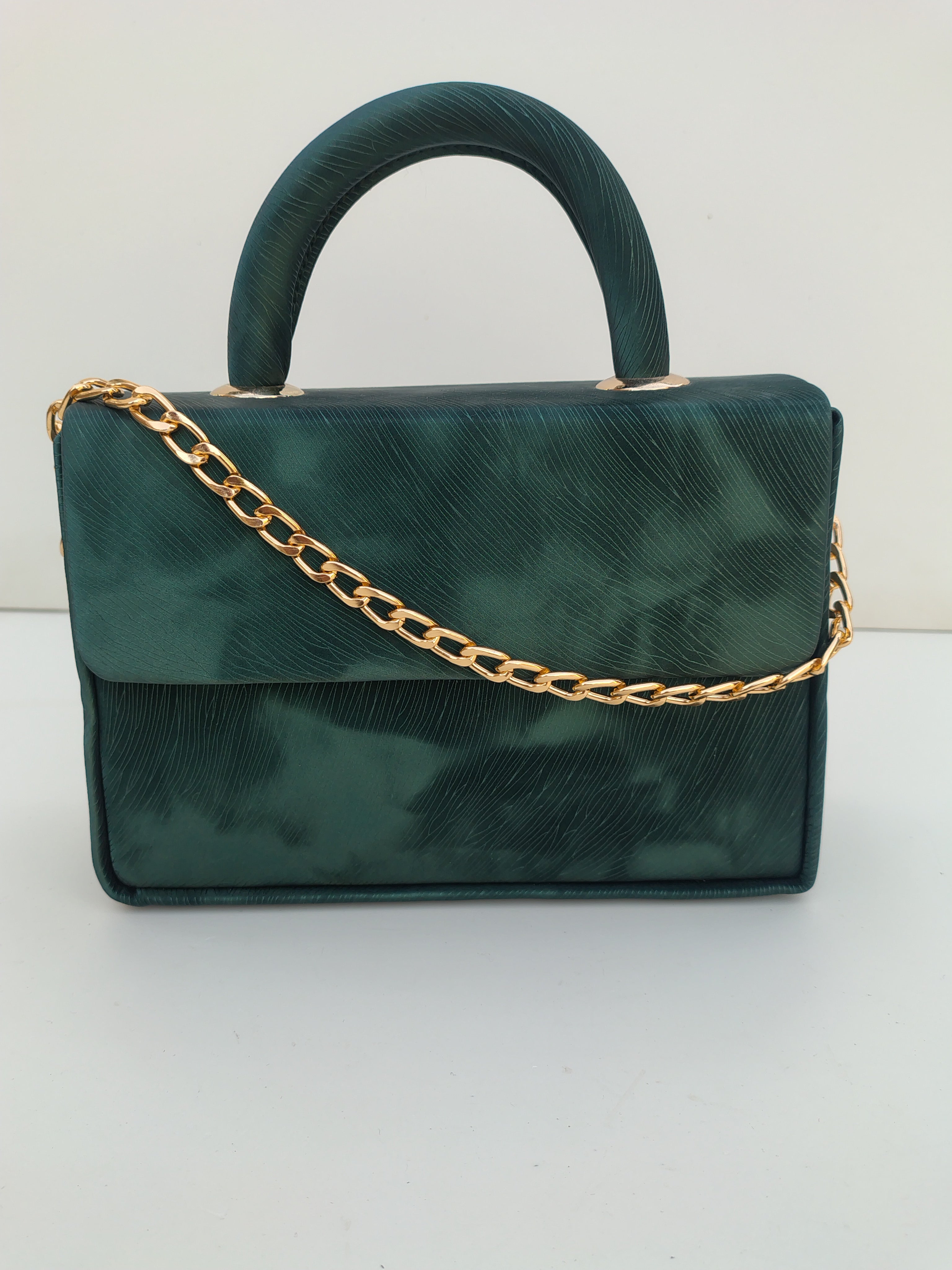 Emerald Green Luxury Handbag – Gold Chain Exclusive Edition