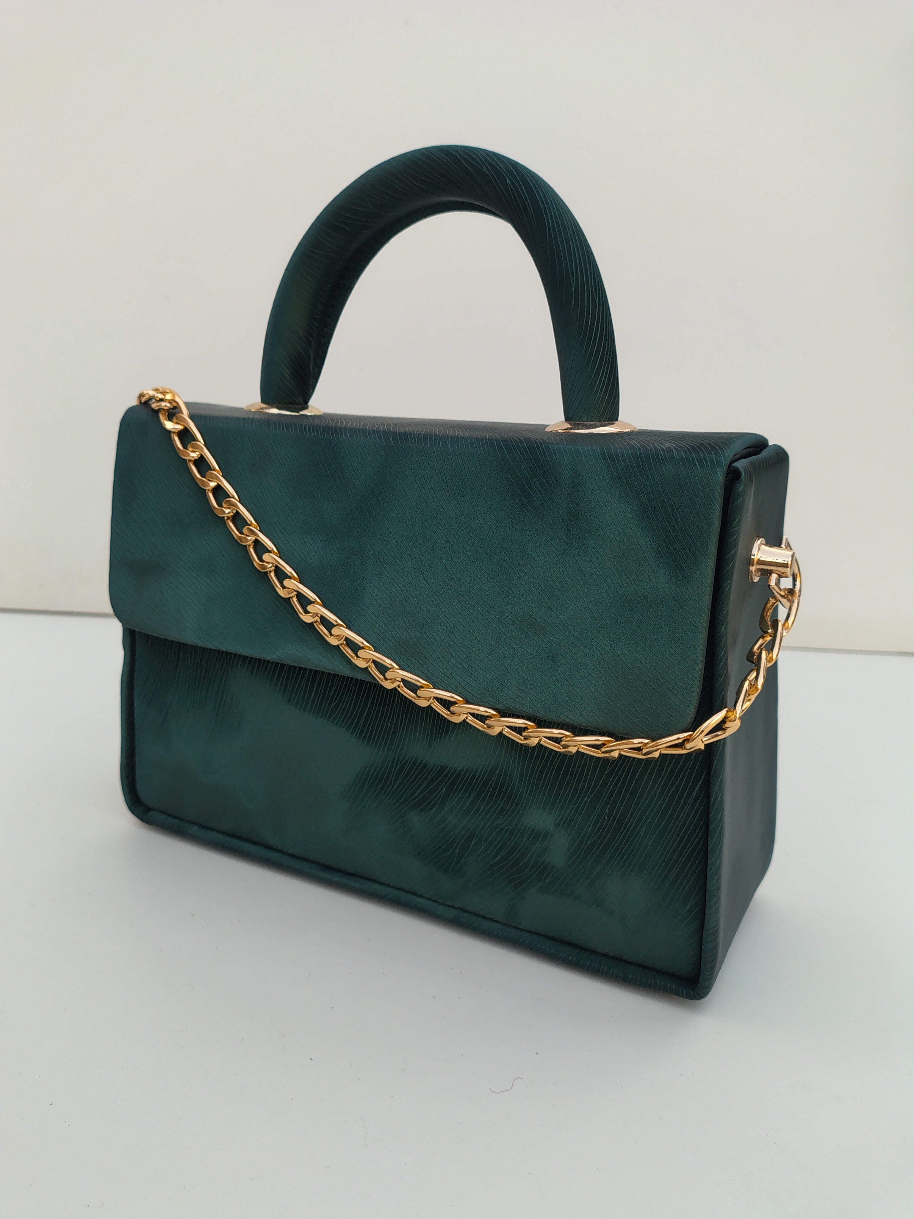 Emerald Green Luxury Handbag – Gold Chain Exclusive Edition