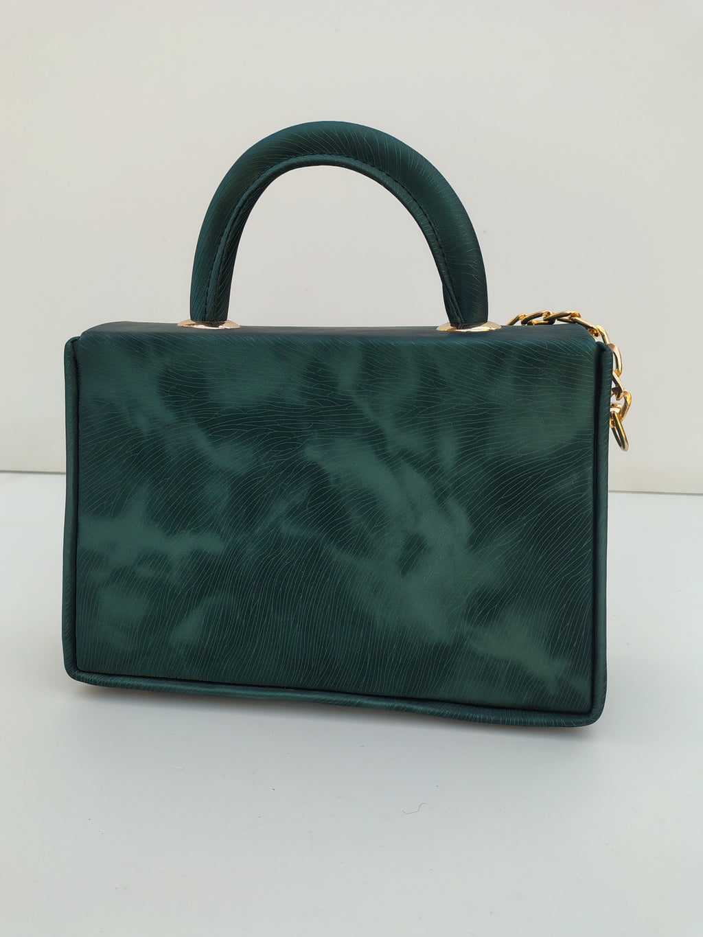 Emerald Green Luxury Handbag – Gold Chain Exclusive Edition