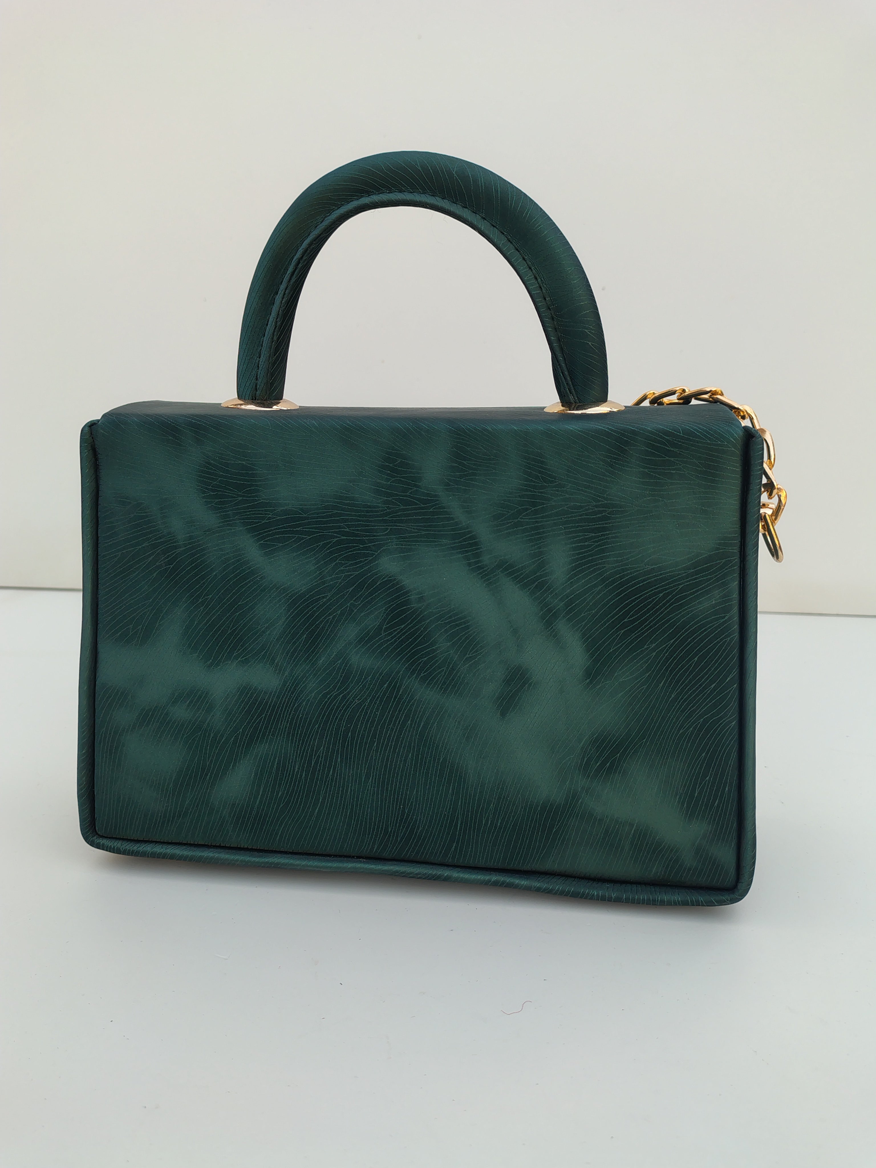 Emerald Green Luxury Handbag – Gold Chain Exclusive Edition