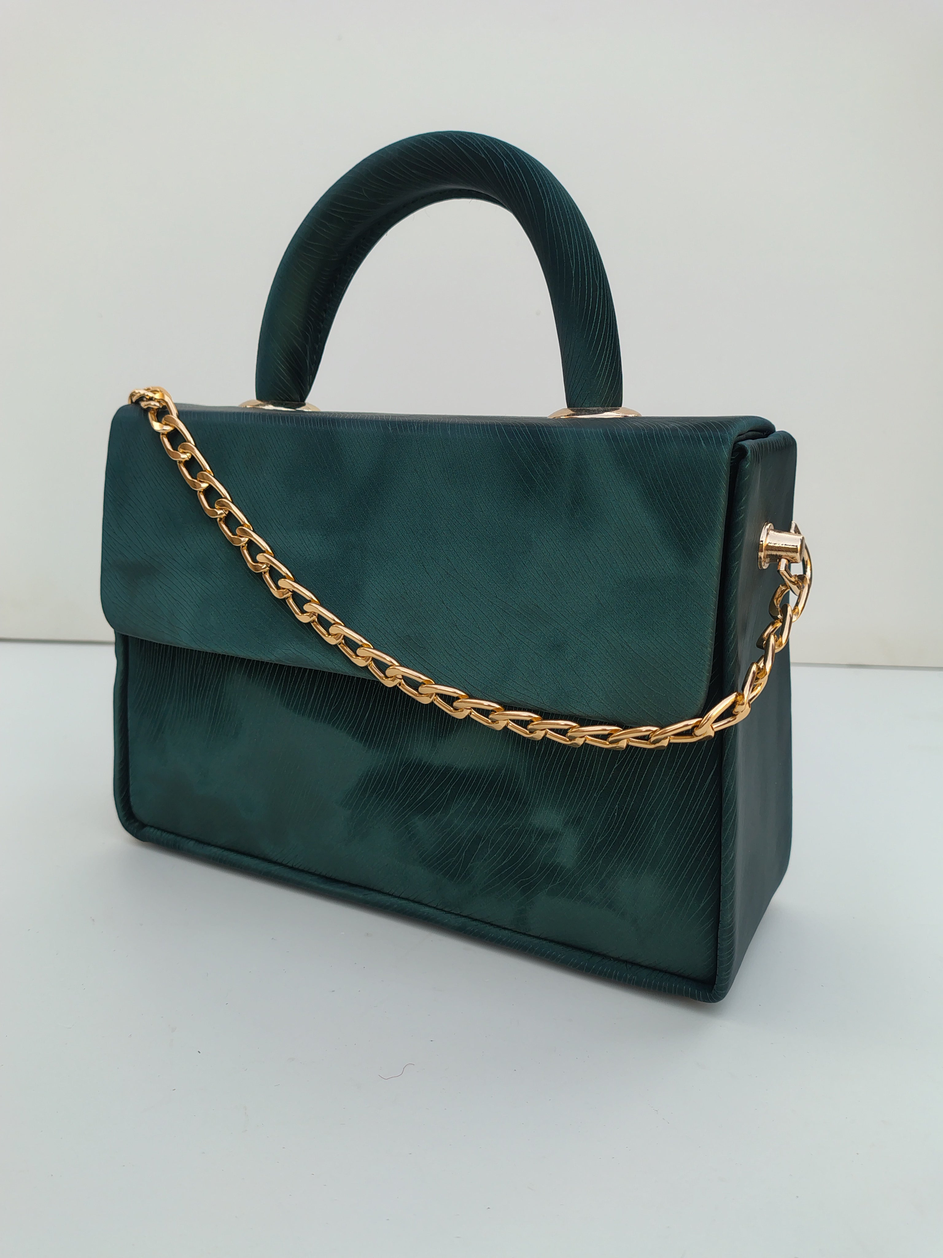 Emerald Green Luxury Handbag – Gold Chain Exclusive Edition