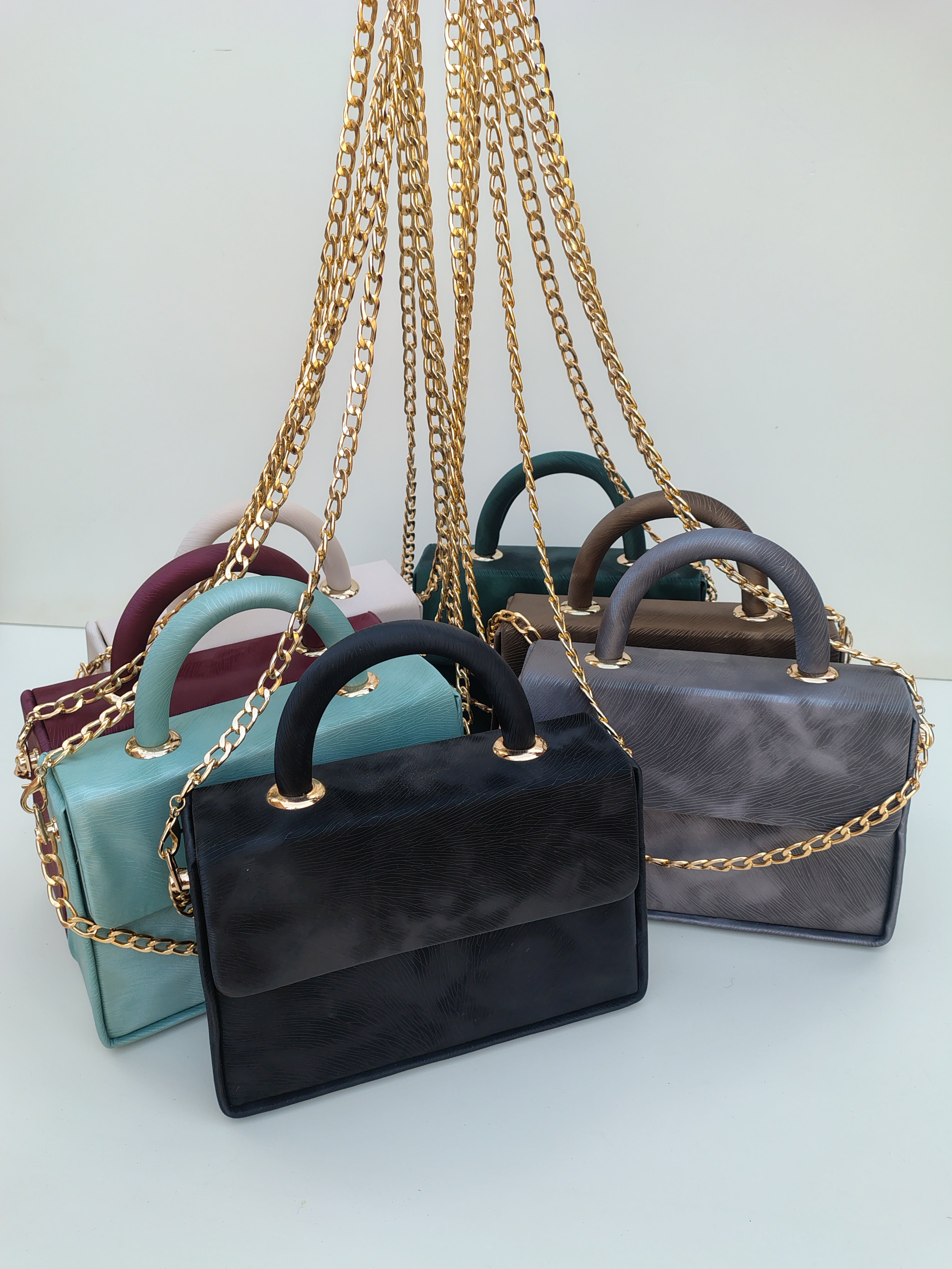 Emerald Green Luxury Handbag – Gold Chain Exclusive Edition