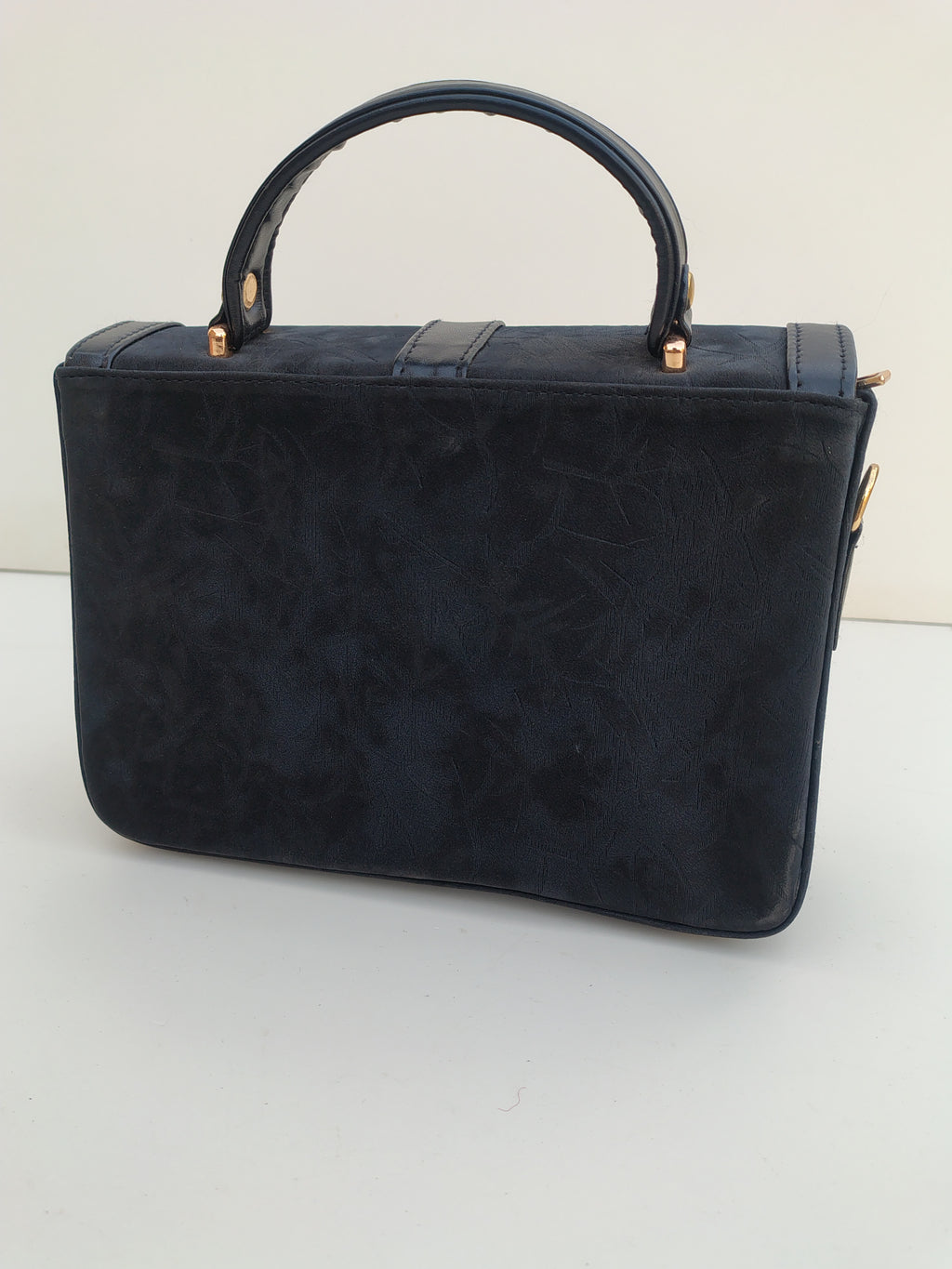Black Structured Handbag with Gold Buckle – Classic Premium Purse