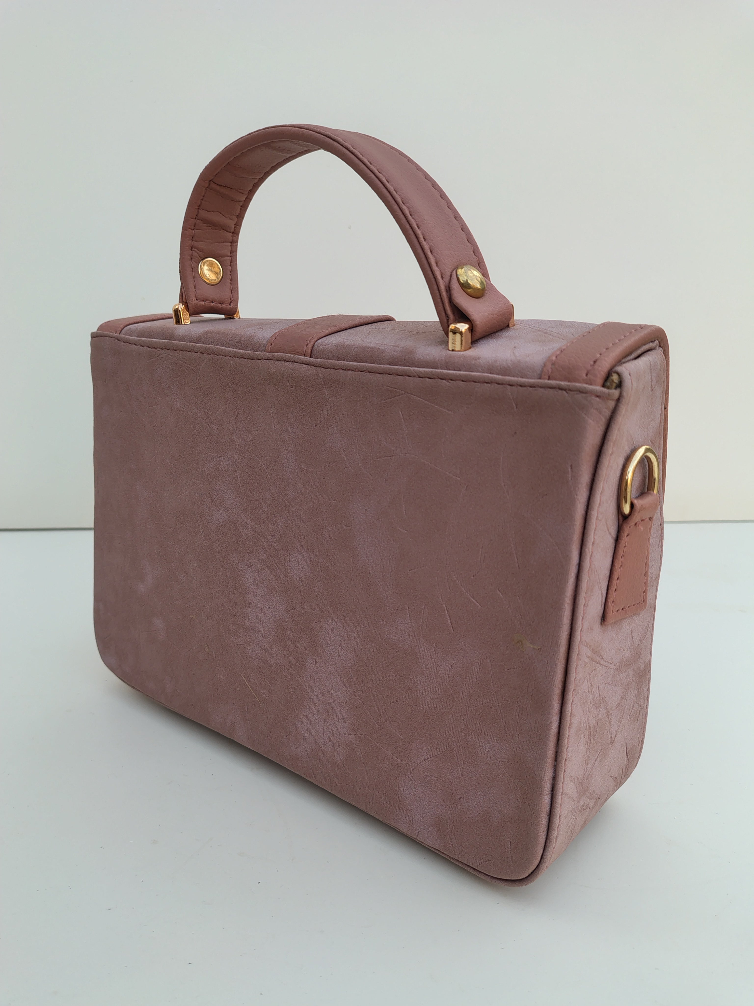Blush Pink Structured Handbag with Gold Buckle – Chic Everyday Purse