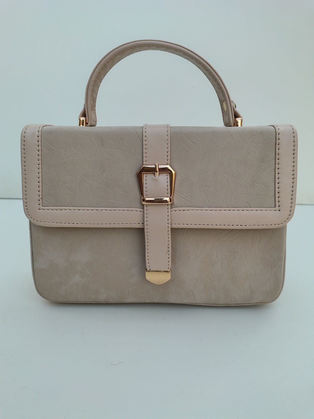 Beige Structured Handbag with Gold Buckle – Minimal Chic Purse