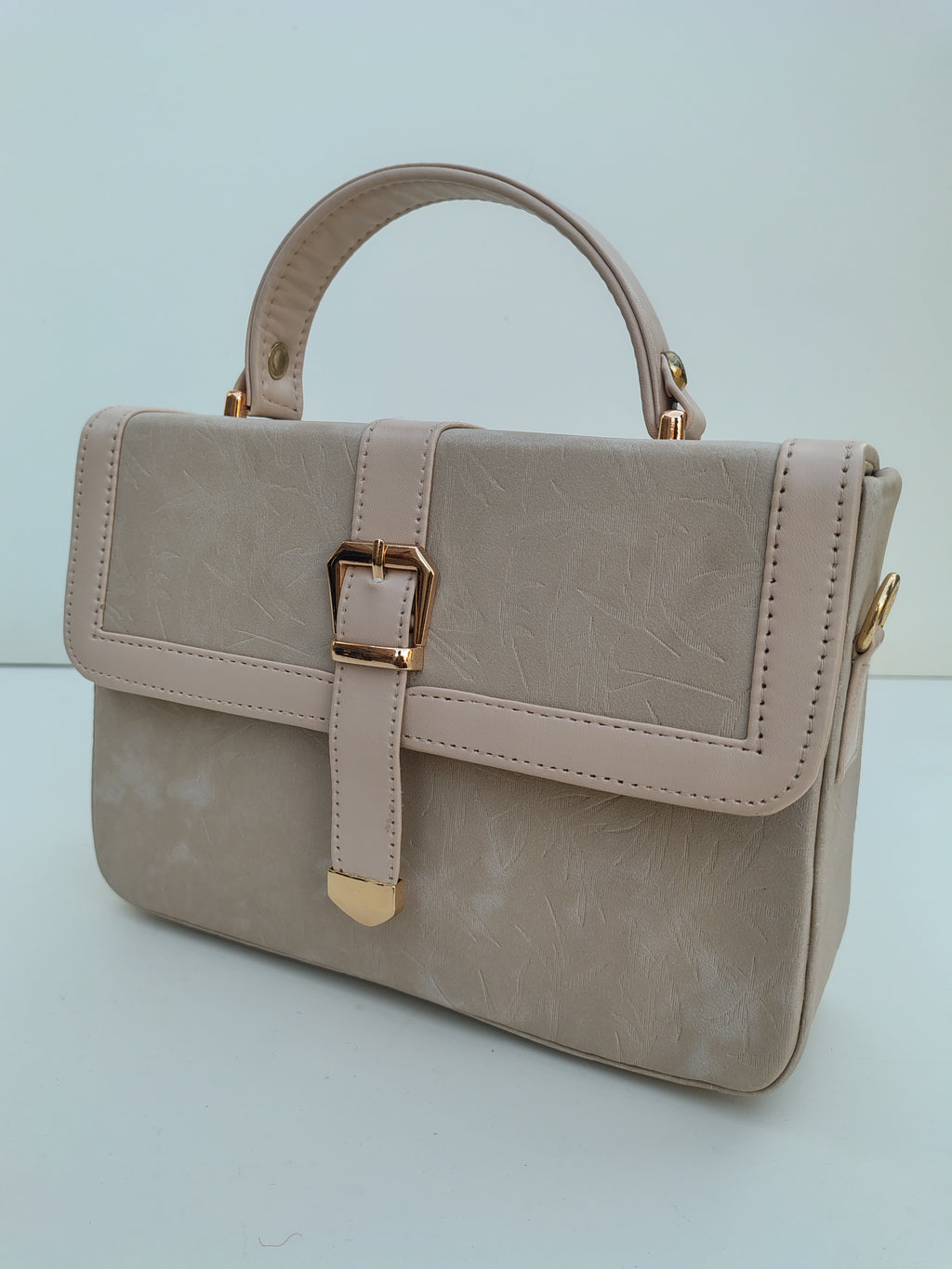 Beige Structured Handbag with Gold Buckle – Minimal Chic Purse